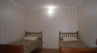 Гостевой дом Горный воздух Лазаревское Двухместный номер с 2 отдельными кроватями и видом на горы-1